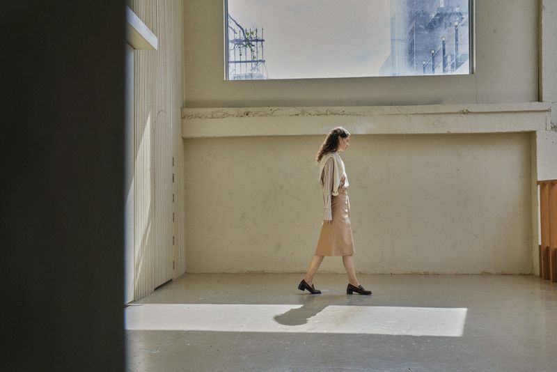 COLLAR CUTOUT SHIRT_BEIGE