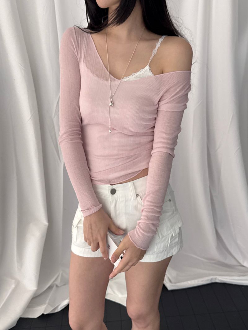 ROIA（ロイア）の「Accree V-neck sheer T-shirt（Tops）」
