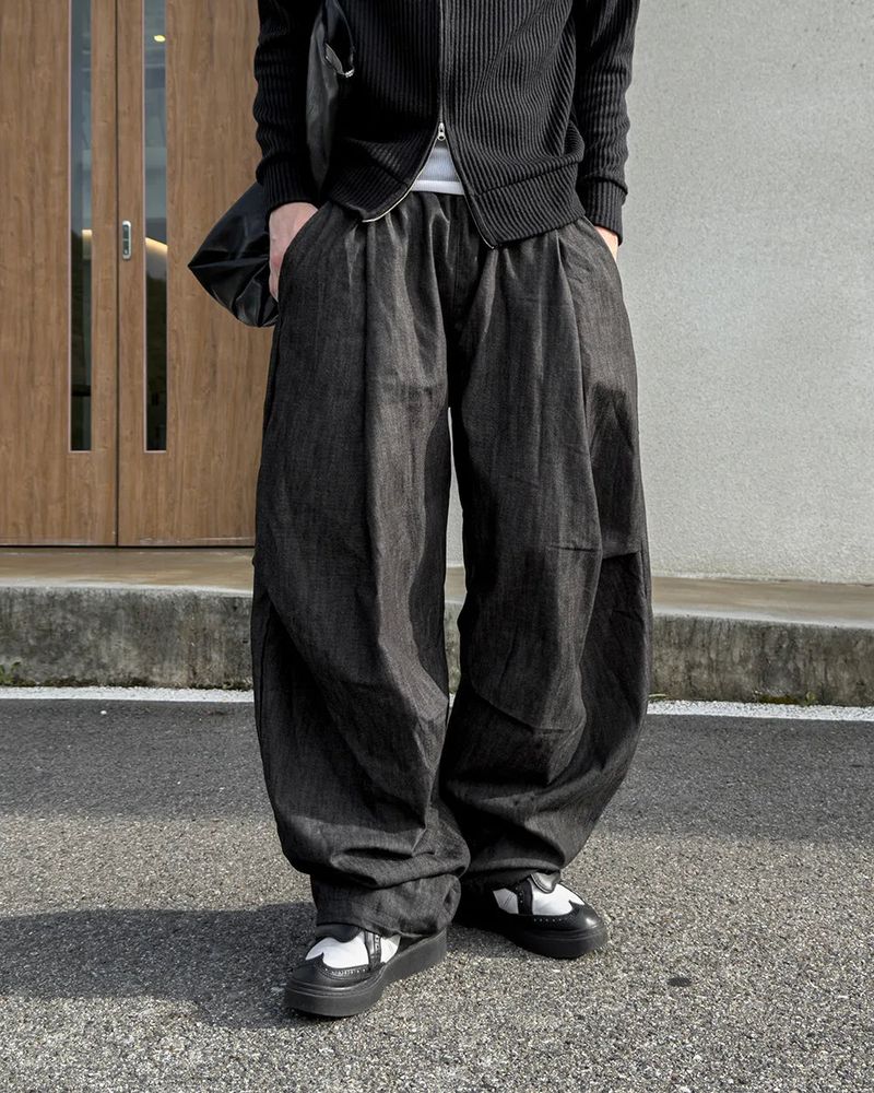 Howt Over Curved Denim Pants