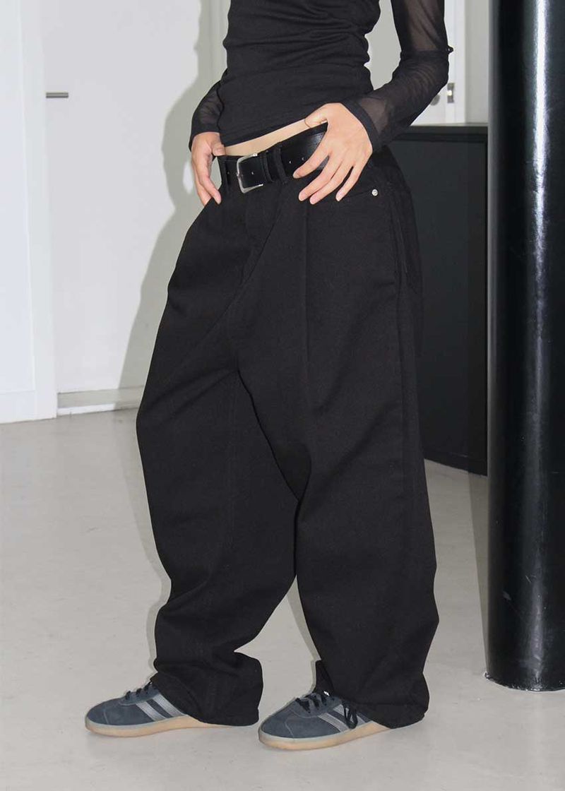 TUCK WIDE DENIM PANTS