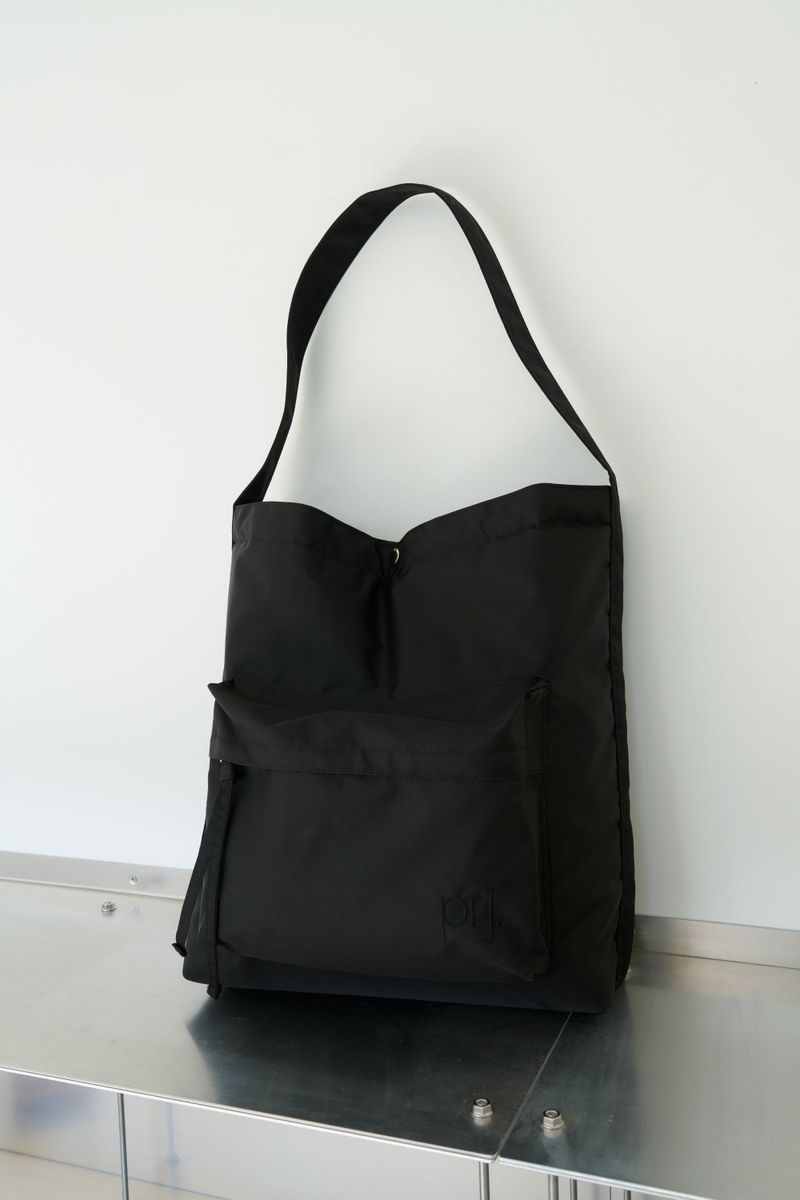 projet（プロジェ）の「puff pocket padding bag (black)（Bags）」