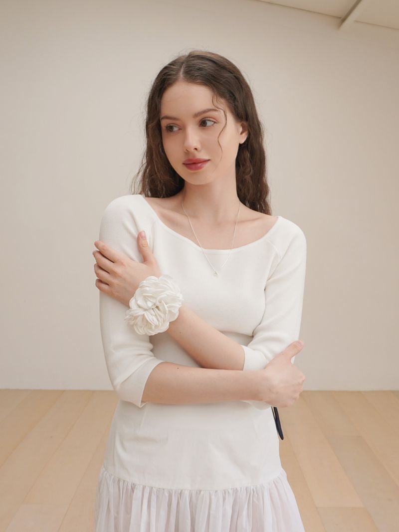 Cosymosy White Camellia Scrunchie