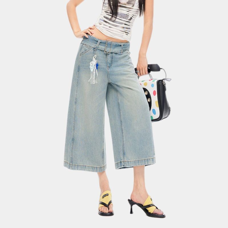La mode MAQI（ラ モード マキ）の「ヴィンテージライトウォッシュベルテッドワイドクロッピードデニムパンツ（パンツ）」