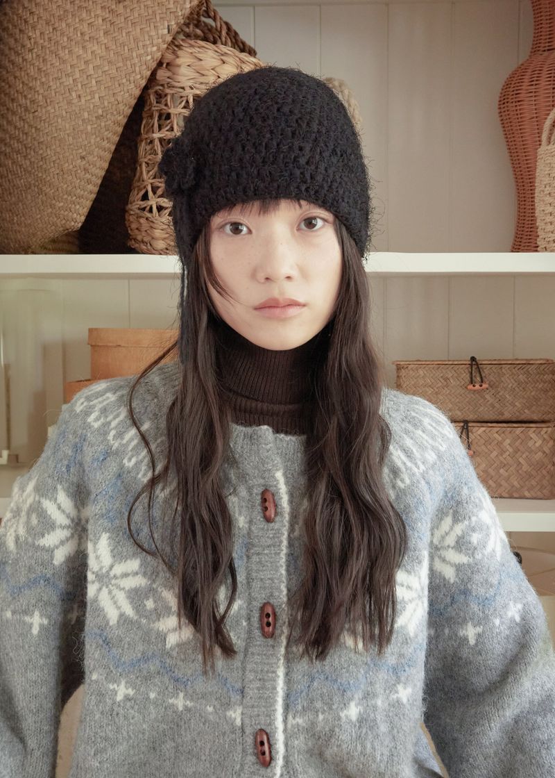 Clover Broach Beanie - Black