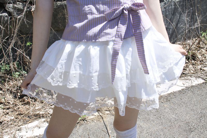 DOT FRILL CANG CANG MINI SKIRT (2COLOR)
