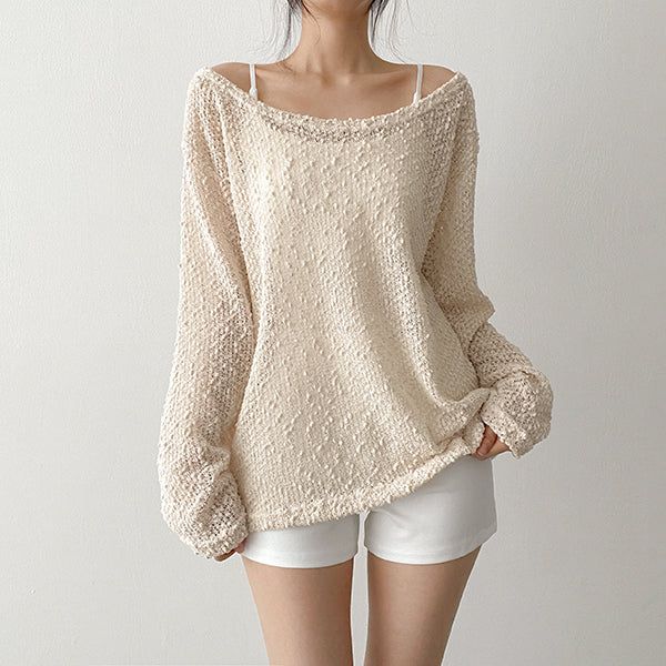 hijjoo（ハイチュー）の「Slim Fit Off-Shoulder Bookle See-Through Knitwear (4 colors)（Tops）」