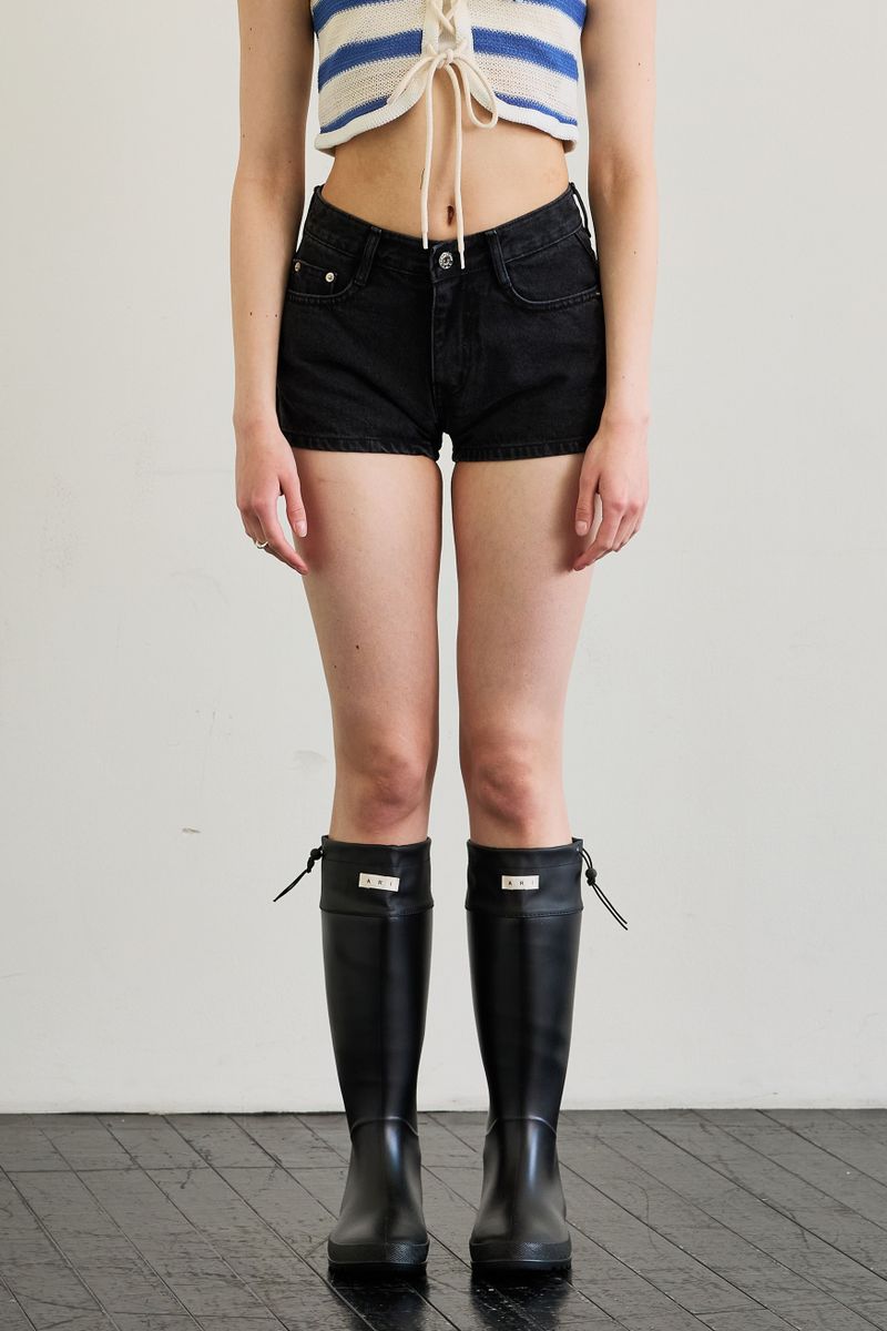 ARIKIM（アリキム）の「PEPPY MICRO DENIM SHORTS / BLACK（Pants）」