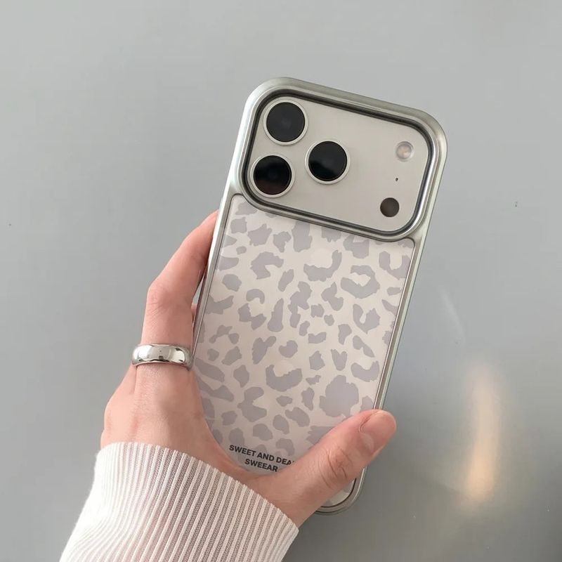 SWEEAR（スウィア）の「ムード レパード ケース(Pale Gray)（スマホグッズ/小物）」