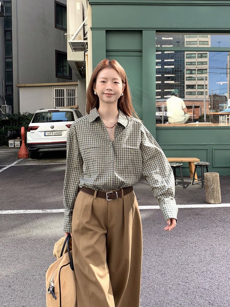 dereborujo（ドレボルゾー）の「Green Checkered Flared Loose Fit Shirt（Tops）」