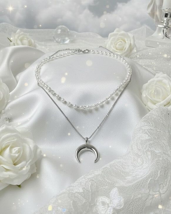 [Anti-tarnish/IDLE Shuhua Necklace] Upside Down Crescent Moon Pearl Layered Necklace - Silver