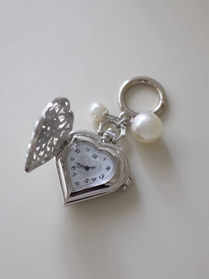 [MADE] Love on clock keyring