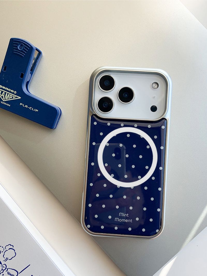 Mint Moment（ミントモーメント）の「[MADE]ネイビーホワイトドット エポキシ シルバー MagSafe iPhoneケース（Smartphone Accessories）」