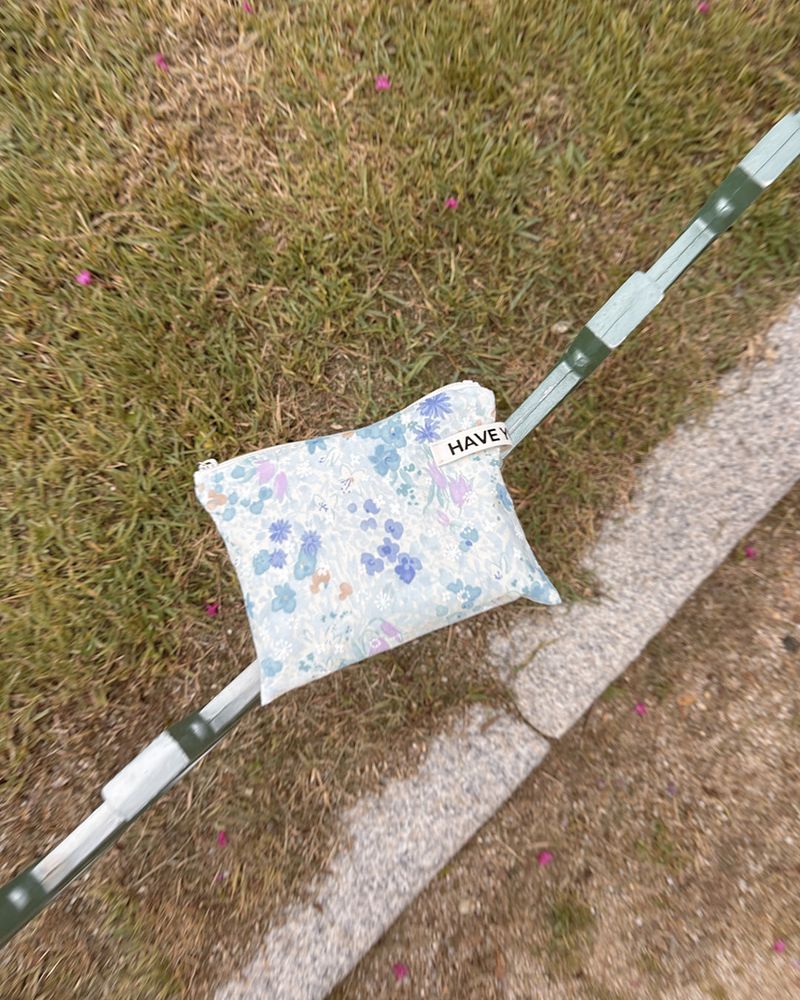 Garden flat pouch - blue , M size