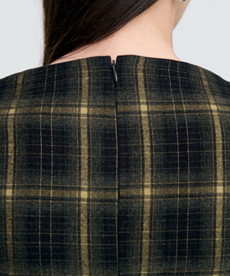 Twisted Check High-neck Top _ KHAKI