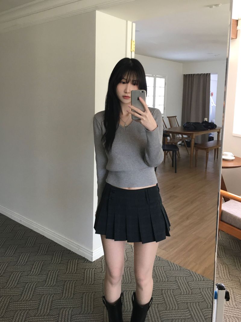 Basic V-neck knitwear (4 colors)