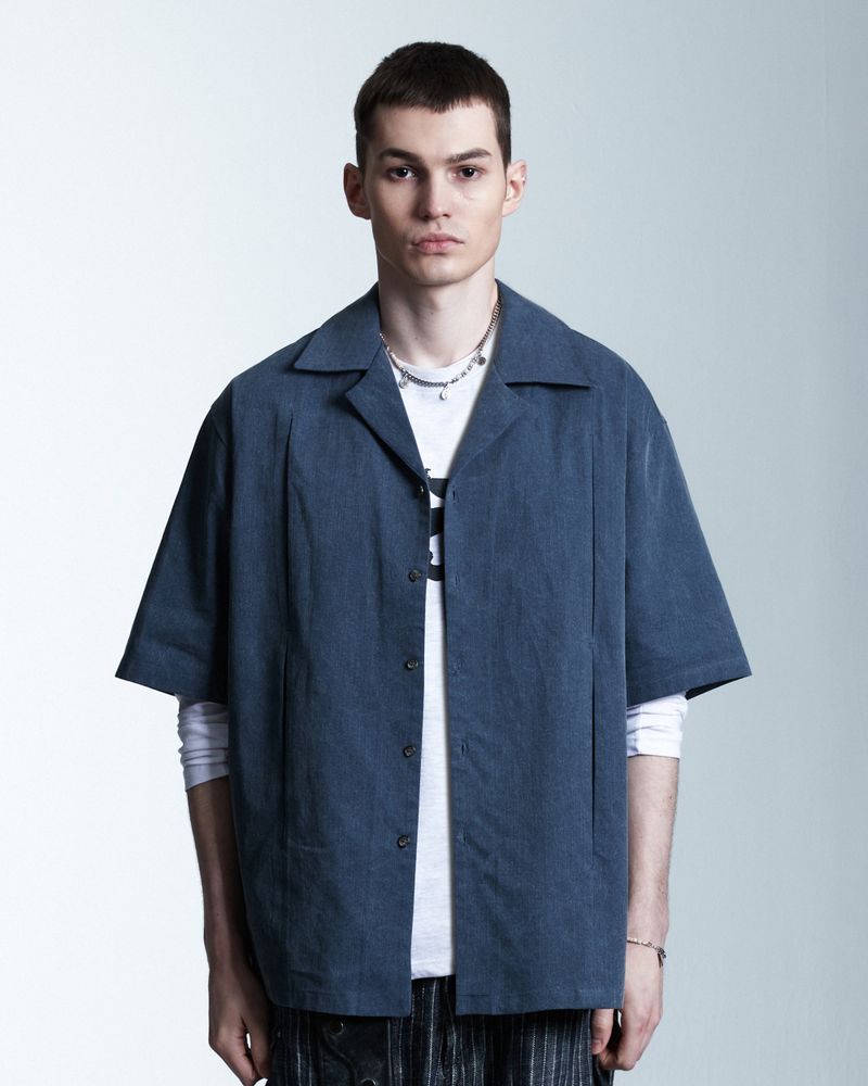 AAMBITION（アアンビション）の「インバーテッドプリーツハーフシャツ (Vintage-Blue)（トップス）」