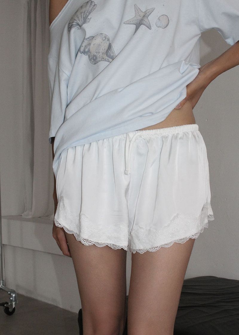 eon(イオエン)の「SATIN LACE SHORTS(Pants)」