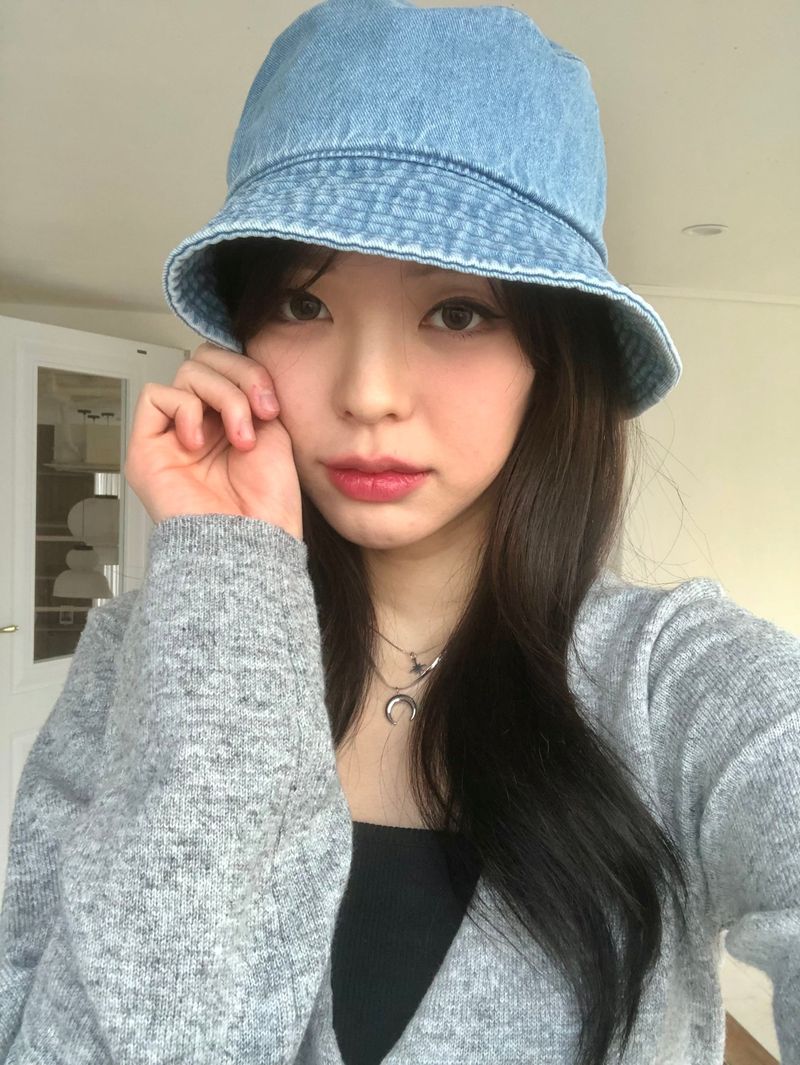 Berry berry bucket hat