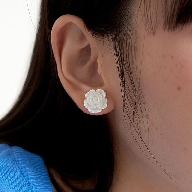 geegee(ジジ)の「rose formica earring - white(Accessories)」