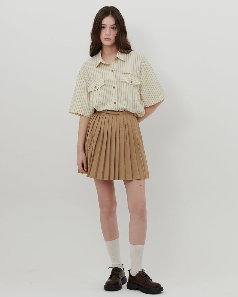 【MADE】LOGO PRINT PLEATED SKIRT [BEIGE]