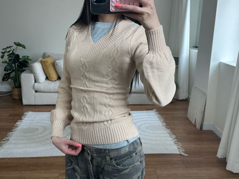 cable v neck knit