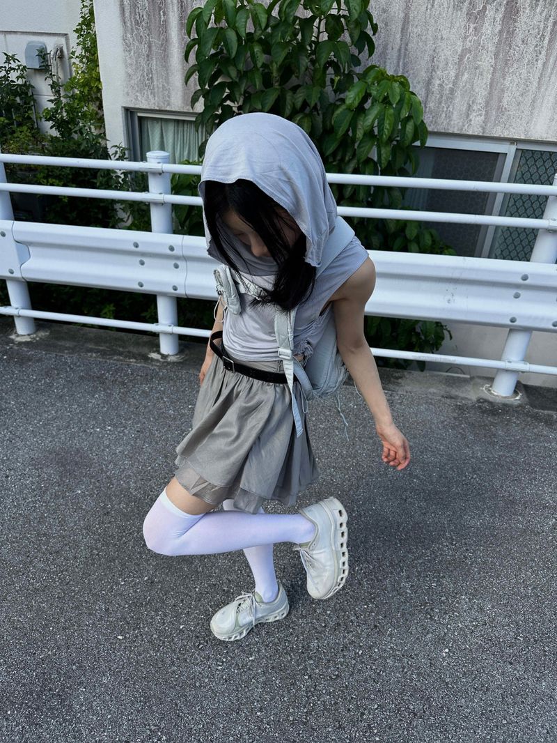 HOOD SLEEVELESS GREY