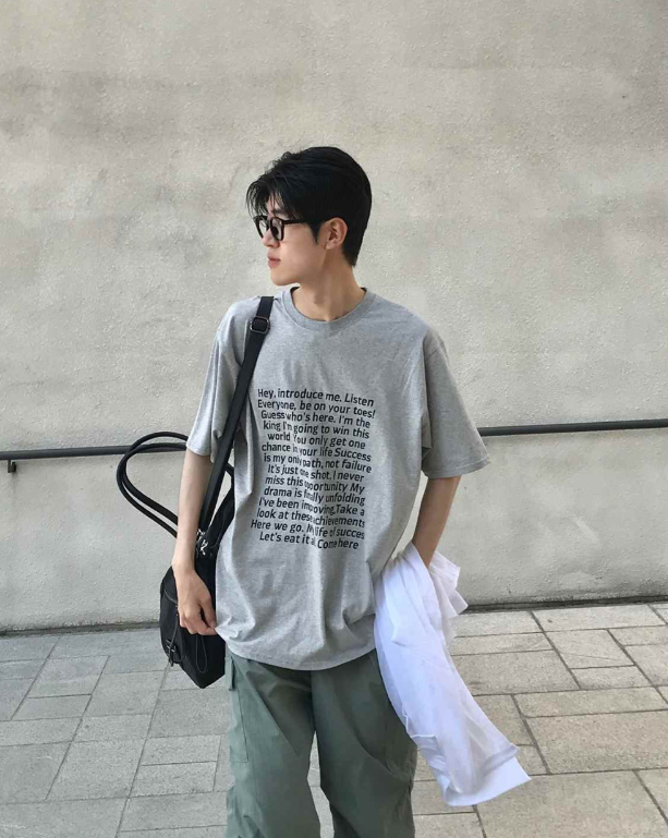 Cent（セントマーケット）の「スクエアフレームレタリング半袖Tシャツ（トップス）」