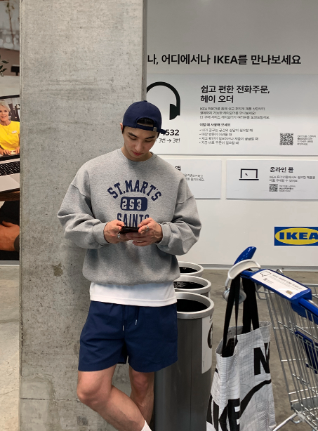 LOOKPLE（ルックプル）の「Urban St. Middle Length Overfit Sweatshirt（Tops）」