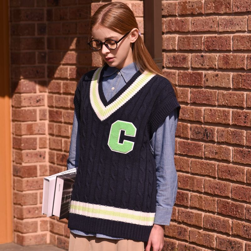 CONCEPT COLLEGE（コンセプトカレッジ）の「Light Green C Patch V-neck Navy Knitwear Vest（Tops）」