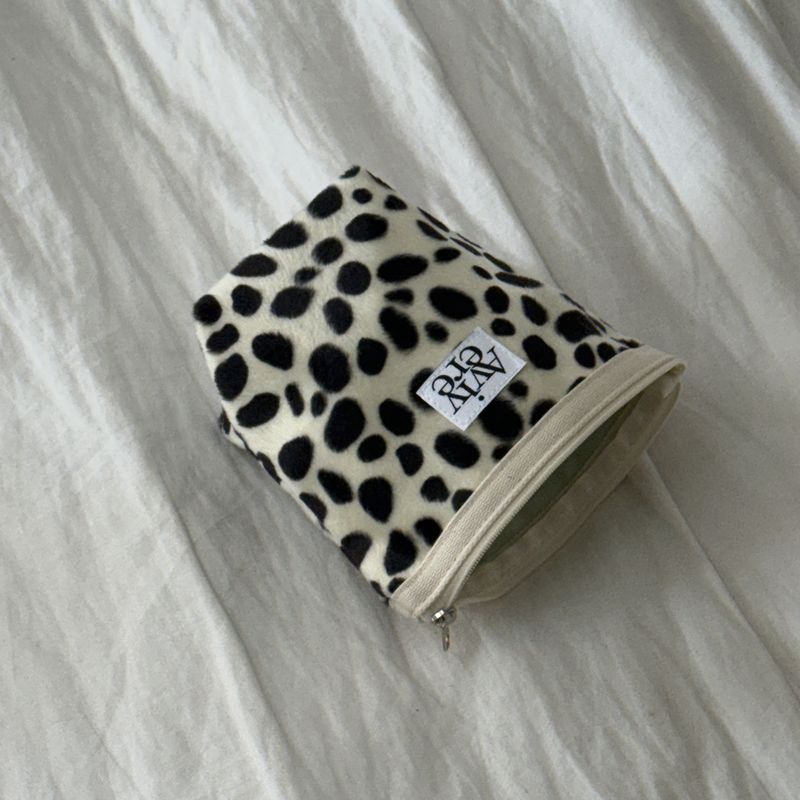 Avivere（アビベール）の「classic pouch_dalmatian ivoryblack（Miscellaneous Goods/Stationery）」