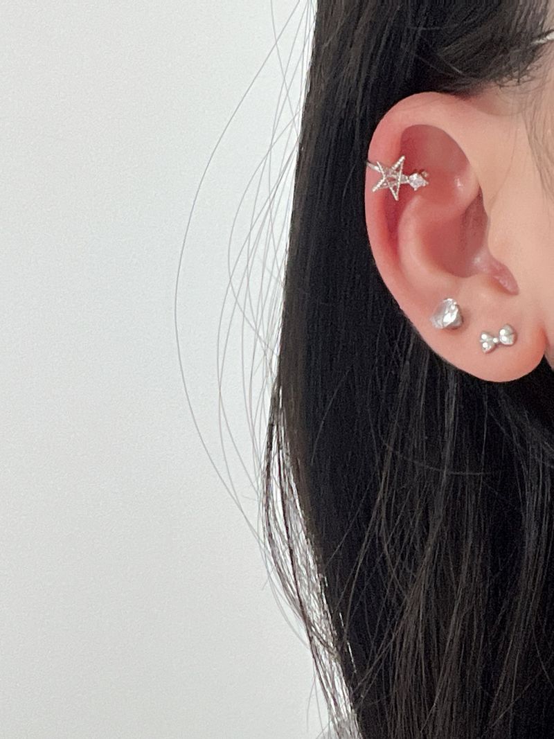 cubic line star earcuff