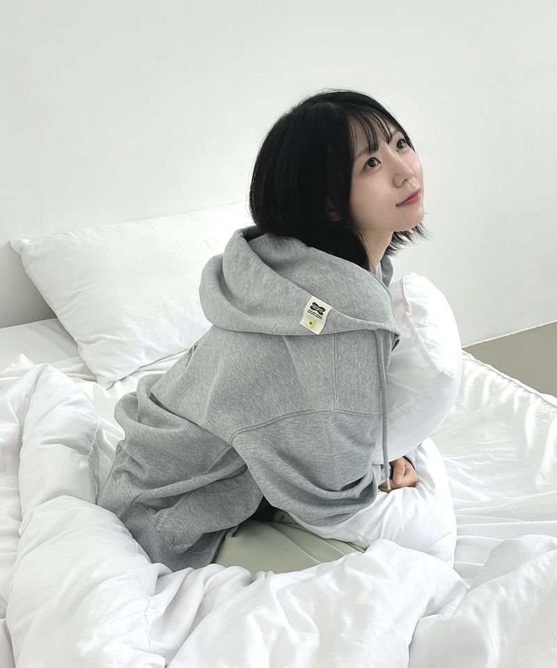 TEESSERT（ティザート）の「サークルトゥクローバー2wayフードジップアップ [Gray]（トップス）」