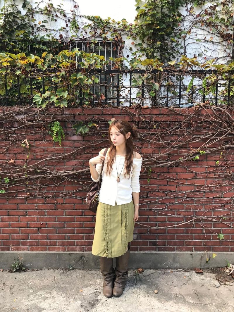 lofi off-shoulder