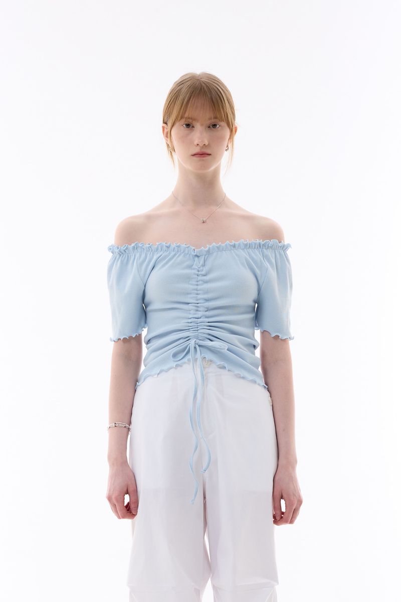 ARIKIM（アリキム）の「XOXO OFF-SHOULDER / SKY BLUE（Tops）」