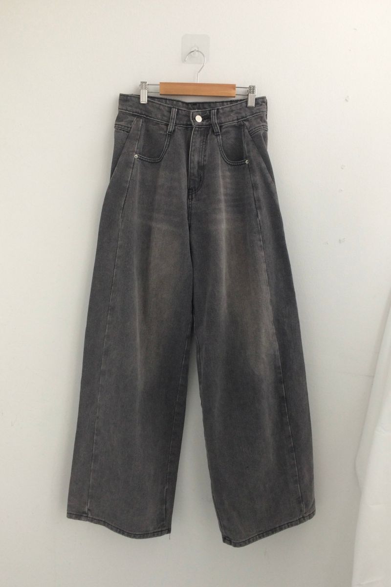 Curved incision balloon pants