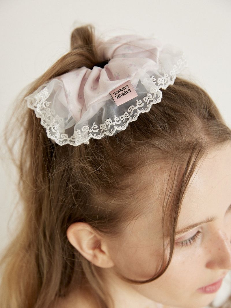 BIG LACE SCRUNCHIE - PINK