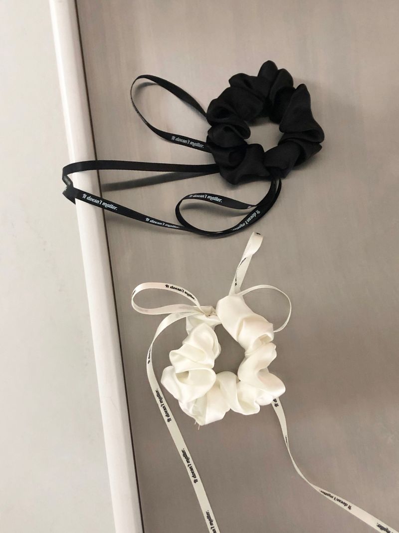 Mizz ribbon scrunchie (Ivory)