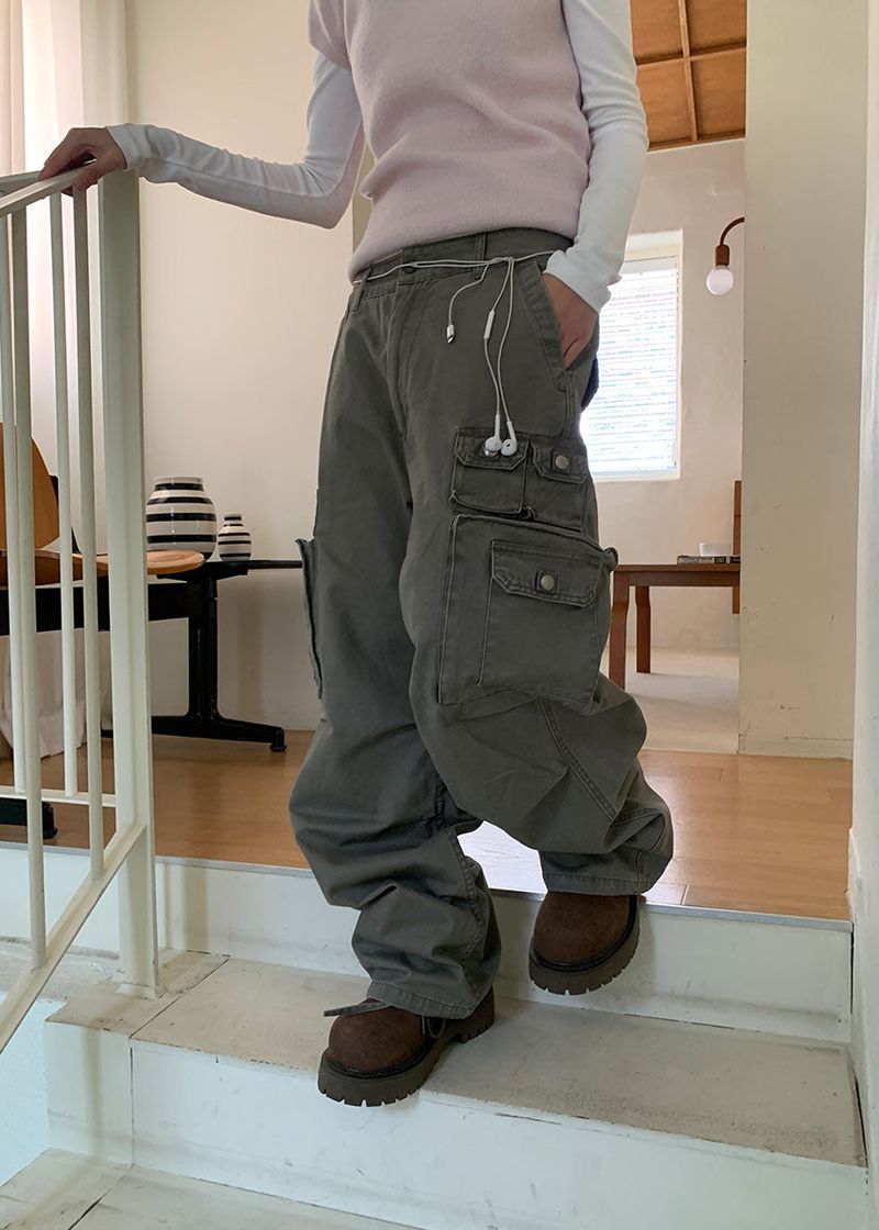 eon（イオエン）の「(UNISEX) フィールドボタンカーゴパンツ (3color)（パンツ）」