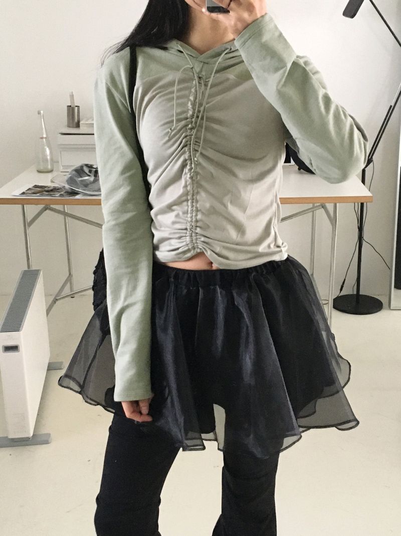 パッキングカラーマッチングシャーリングストラップフード付きTシャツ