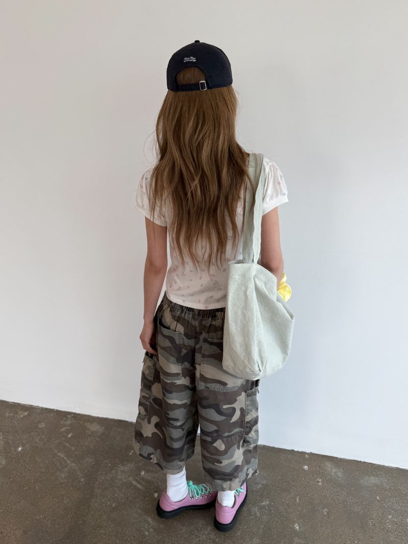 flowery shirring crop T