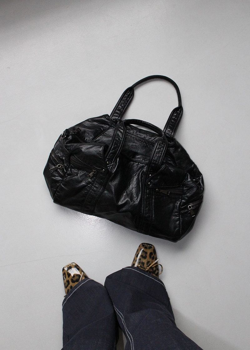 eon（イオエン）の「BLACK 2WAY SHOULDER BAG（Bags）」