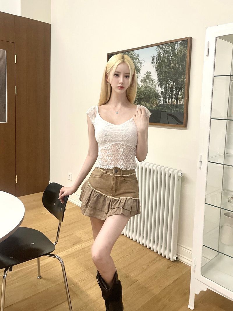 1367. Maybe lace crop T (3color)