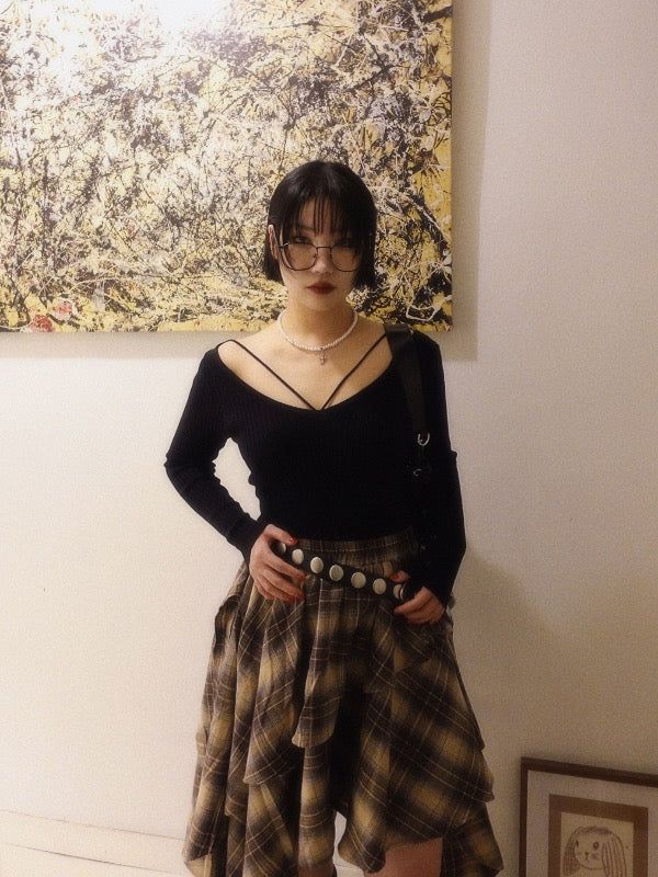 VIVIC（ビビク）の「FUZZY V-STRAP KNIT TOP (BLACK)（Tops）」