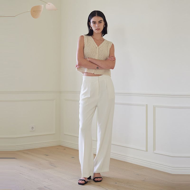 TMO BY 13MONTH（ティーエムオーバイサーティーンマンス）の「ONE TUCK SLACKS (WHITE)（Pants）」
