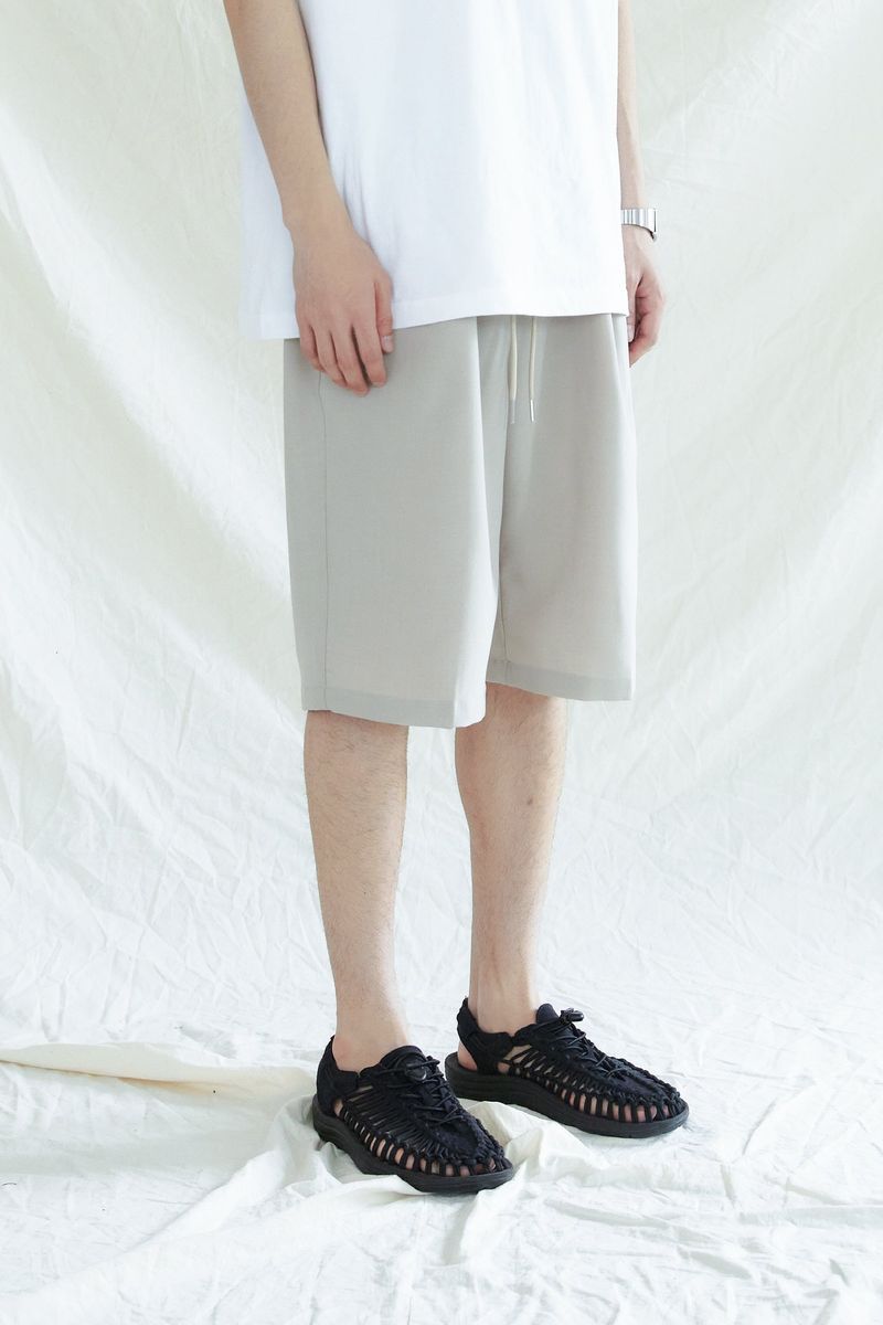 KND（ケイエンド）の「ONE TUCK BERMUDA PANTS BEIGE（Pants）」