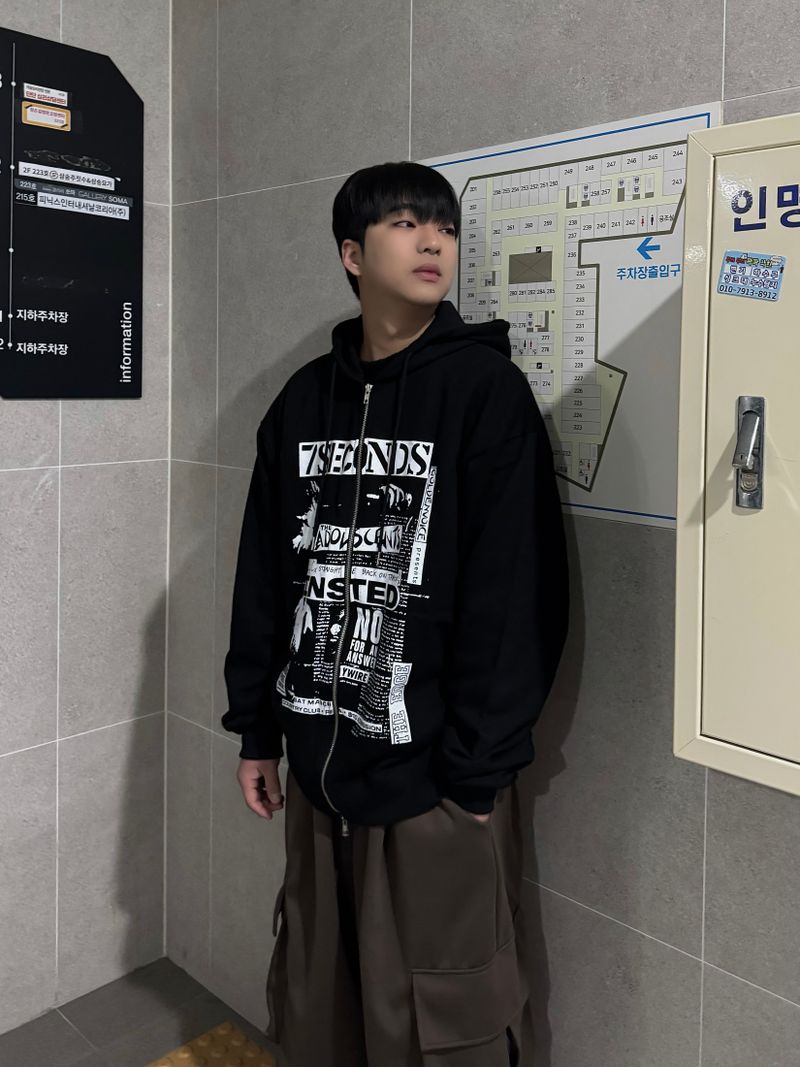 toon hooded zip-up