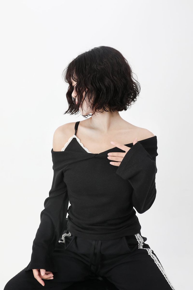 Lace Offshoulder Slim T-shirt