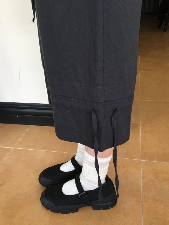Yubiti Strap Bermuda Capri Pants