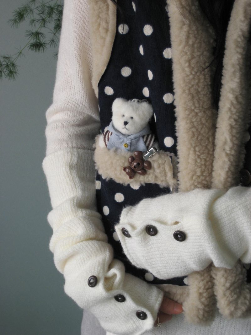 [Hand] Fuzzy button warmer (Ivory)