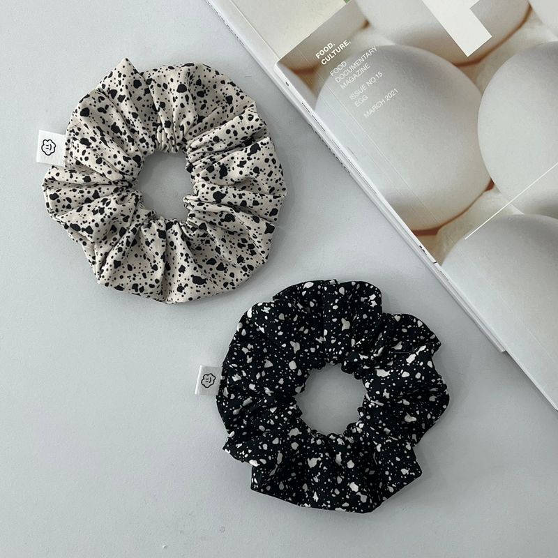 munggle market(ムングルマーケット)の「クッキー&クリームシュシュ(ヘアアクセサリー)」